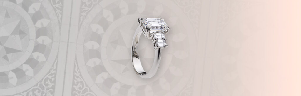 anello in oro bianco con diamanti